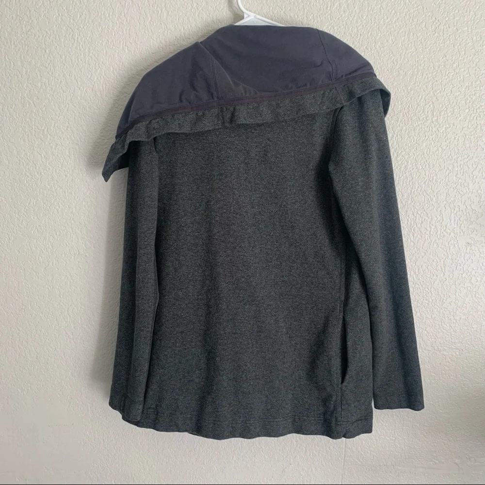 Lululemon heather gray cocoon wrap button jacket 6 - Picture 2 of 6